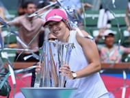 Iga Swiatek with the 2024 Indian Wells trophy. (Source: Getty)